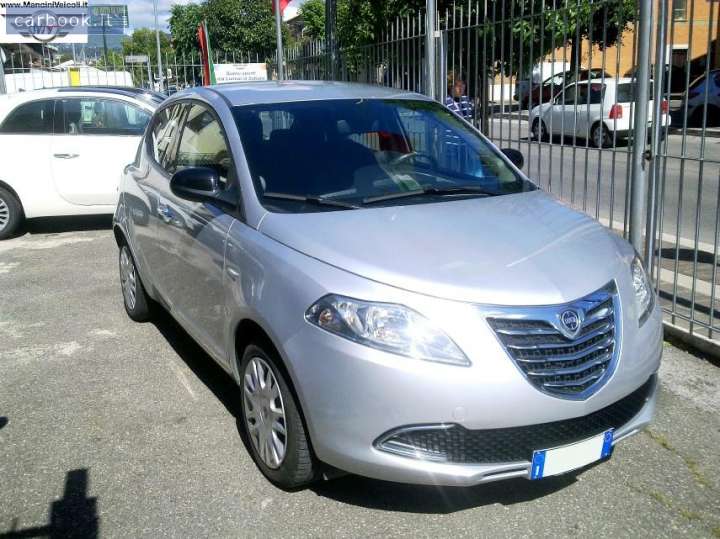 LANCIA YPSILON Lazio