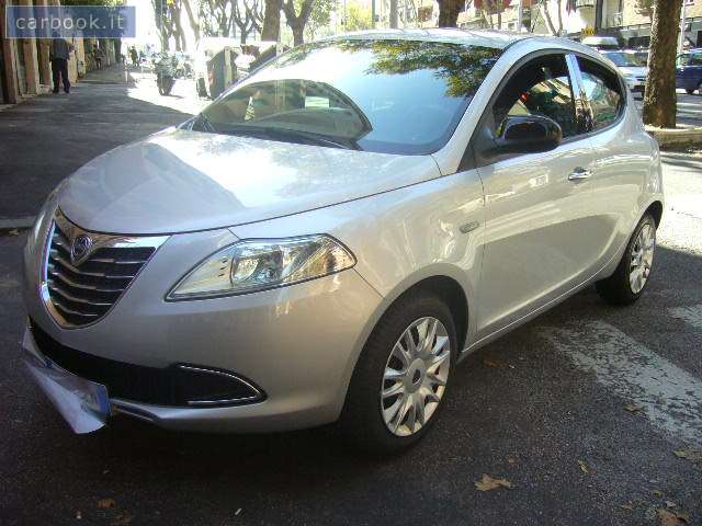 LANCIA YPSILON Lazio